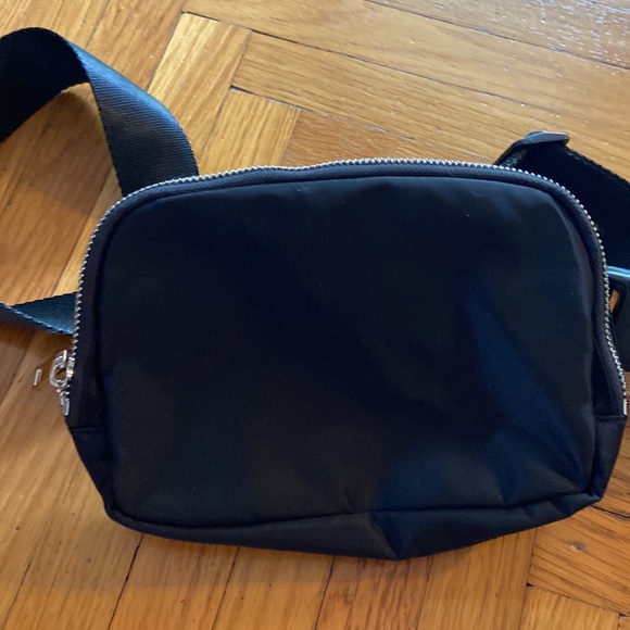 NWOT ONE OF A KIND hand-Embroidered belt bag - Picture 5 of 6